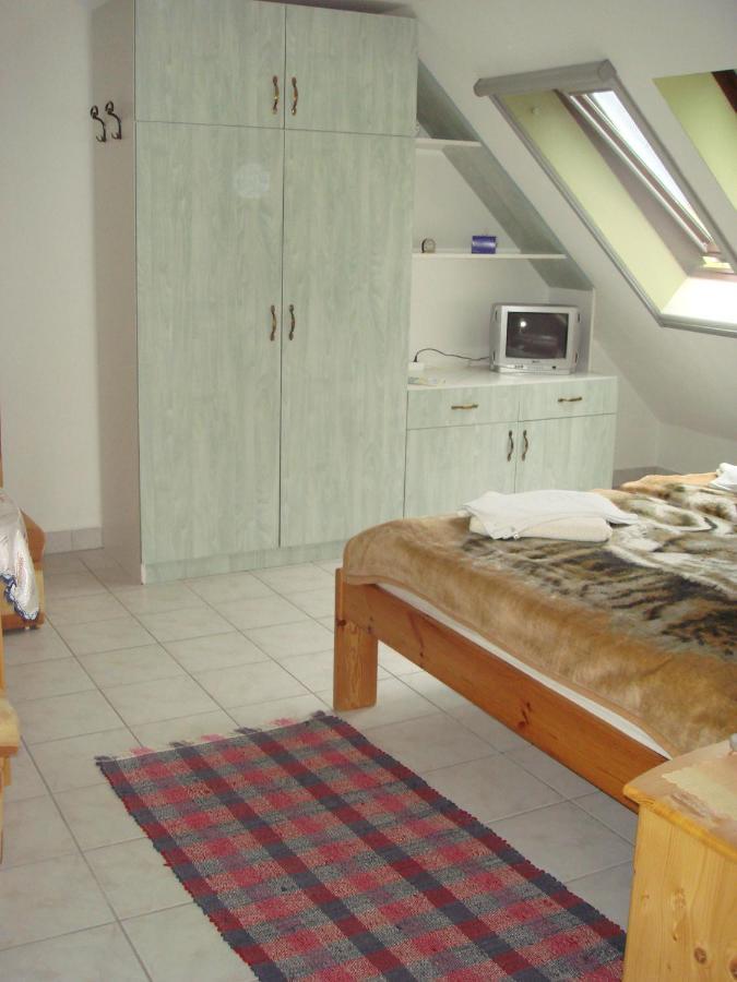 Roza Hotel Es Apartmanhaz Esztergom Ngoại thất bức ảnh