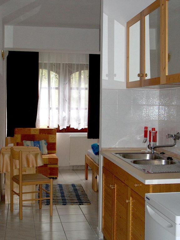 Roza Hotel Es Apartmanhaz Esztergom Phòng bức ảnh