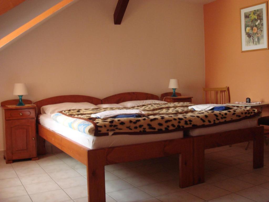 Roza Hotel Es Apartmanhaz Esztergom Phòng bức ảnh