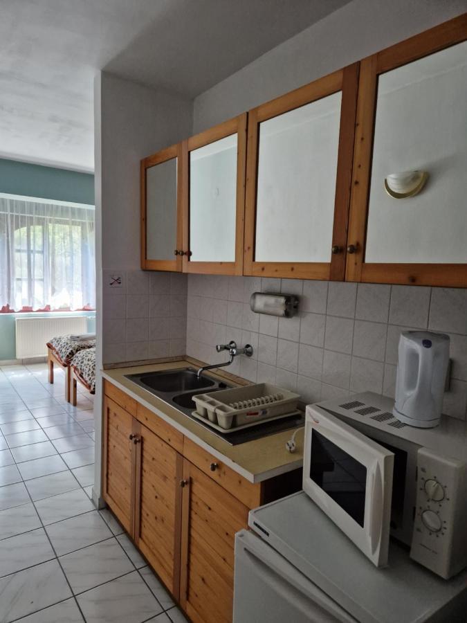 Roza Hotel Es Apartmanhaz Esztergom Ngoại thất bức ảnh