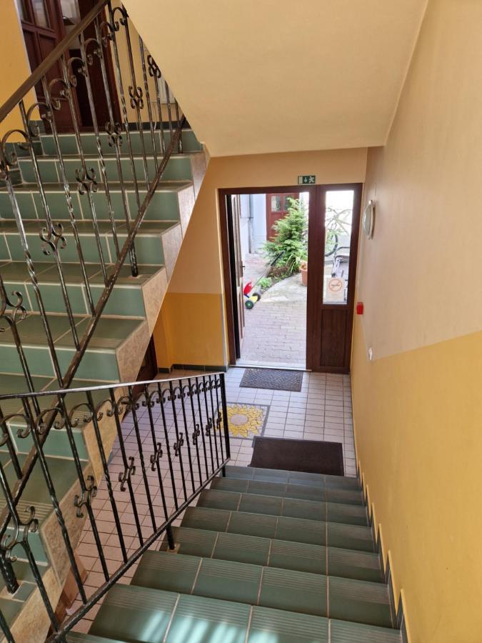Roza Hotel Es Apartmanhaz Esztergom Ngoại thất bức ảnh