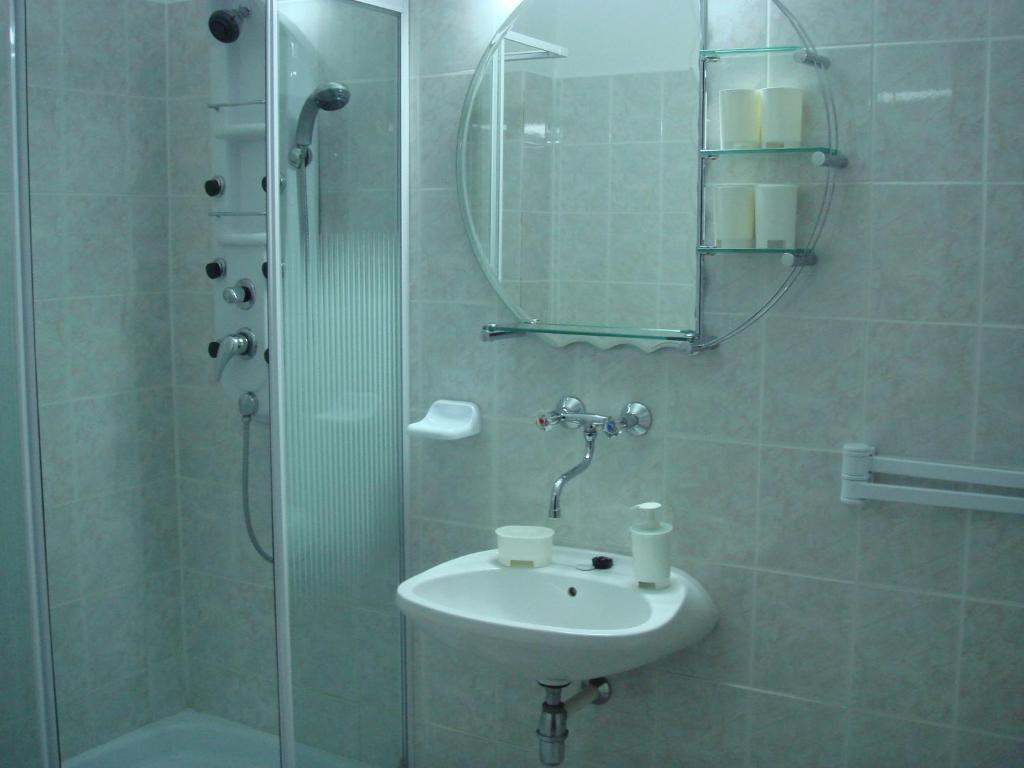 Roza Hotel Es Apartmanhaz Esztergom Phòng bức ảnh