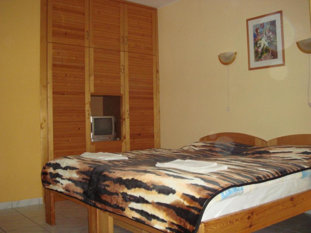 Roza Hotel Es Apartmanhaz Esztergom Phòng bức ảnh