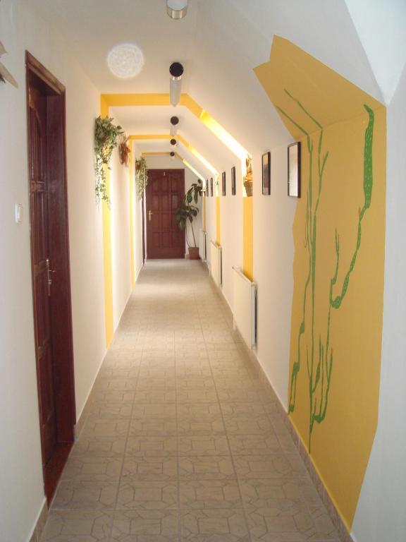 Roza Hotel Es Apartmanhaz Esztergom Ngoại thất bức ảnh
