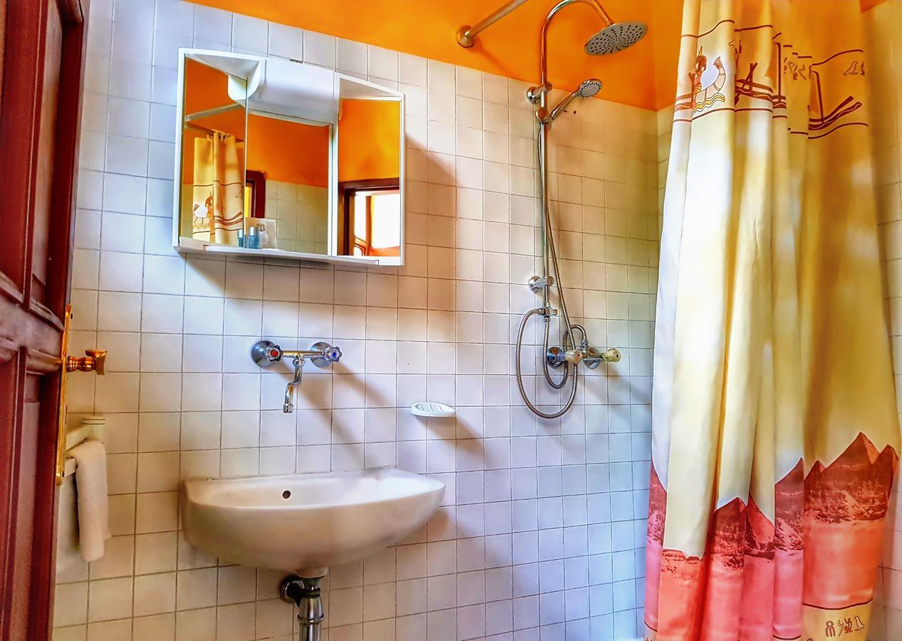 Roza Hotel Es Apartmanhaz Esztergom Ngoại thất bức ảnh
