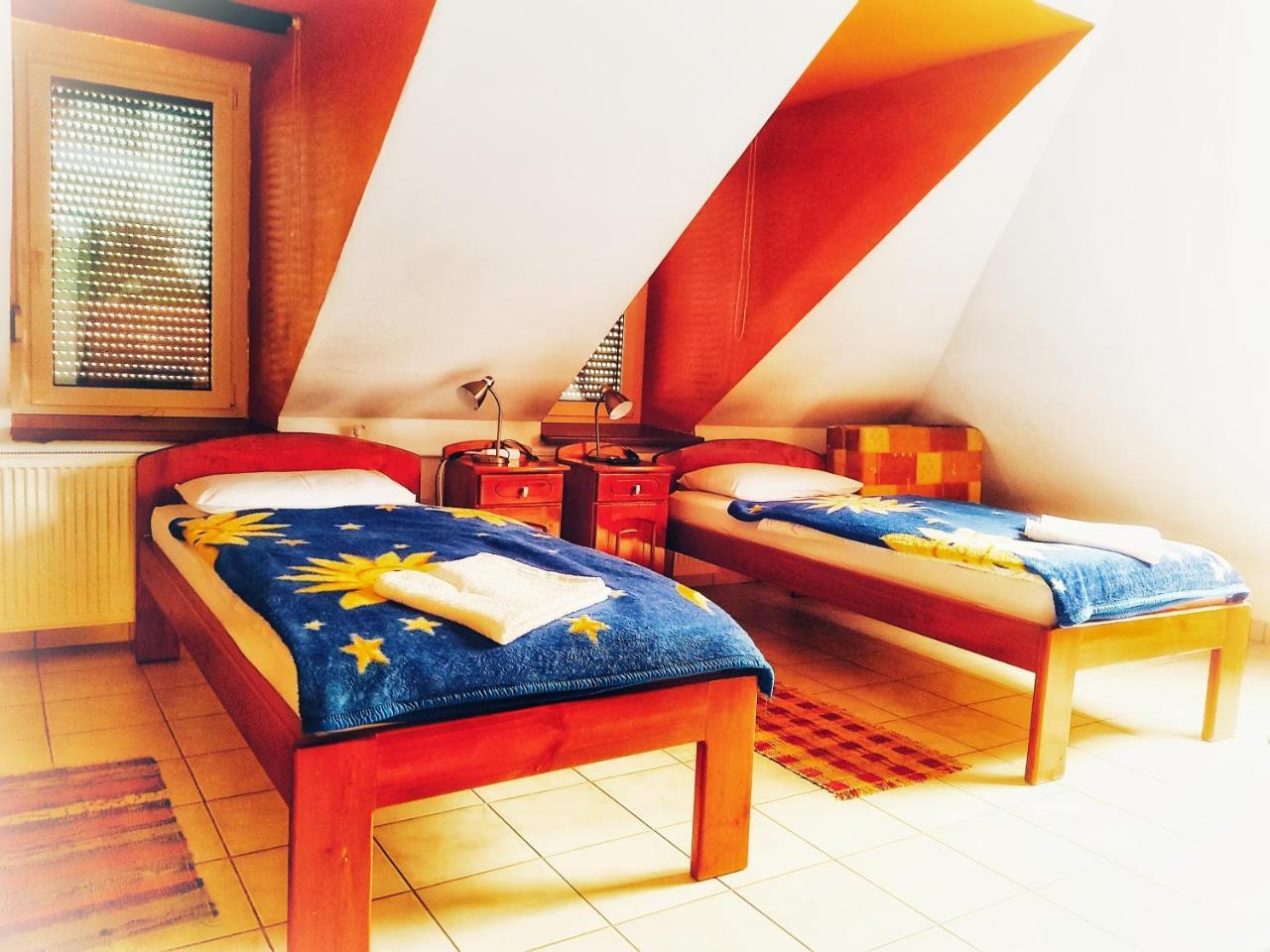 Roza Hotel Es Apartmanhaz Esztergom Ngoại thất bức ảnh