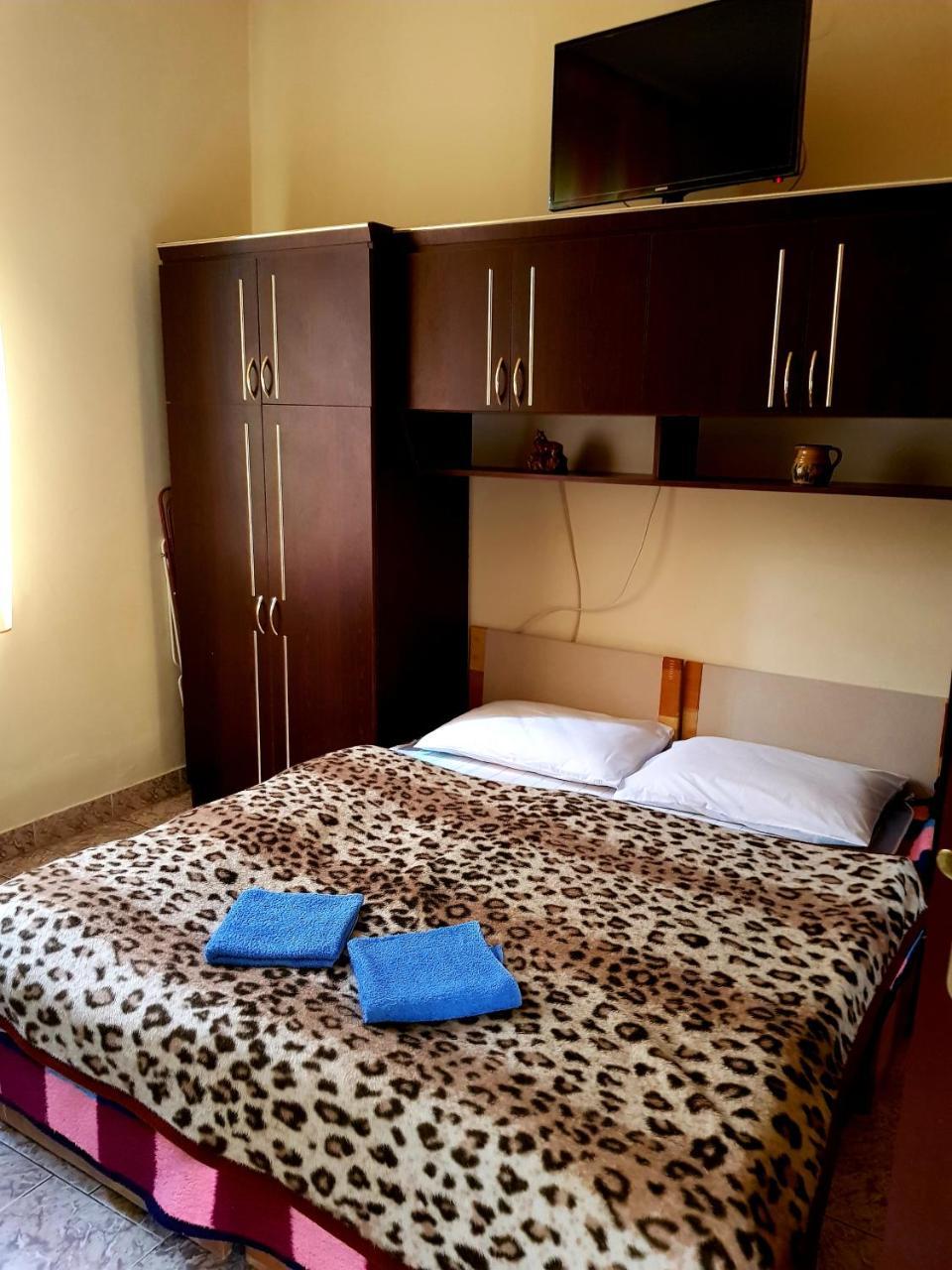 Roza Hotel Es Apartmanhaz Esztergom Ngoại thất bức ảnh