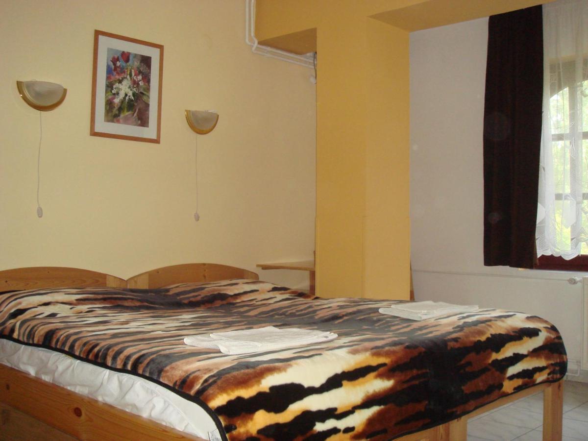 Roza Hotel Es Apartmanhaz Esztergom Phòng bức ảnh